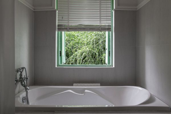 Fiberglass Tub Installation in Newport